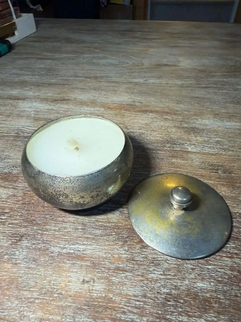 Cosmopolitan Silver Mercury Metal Candle with Lid